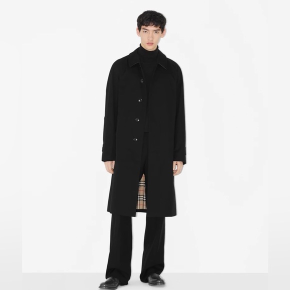 Stylish Burberry long trench coat with removable liner. - Picture 2 of 16